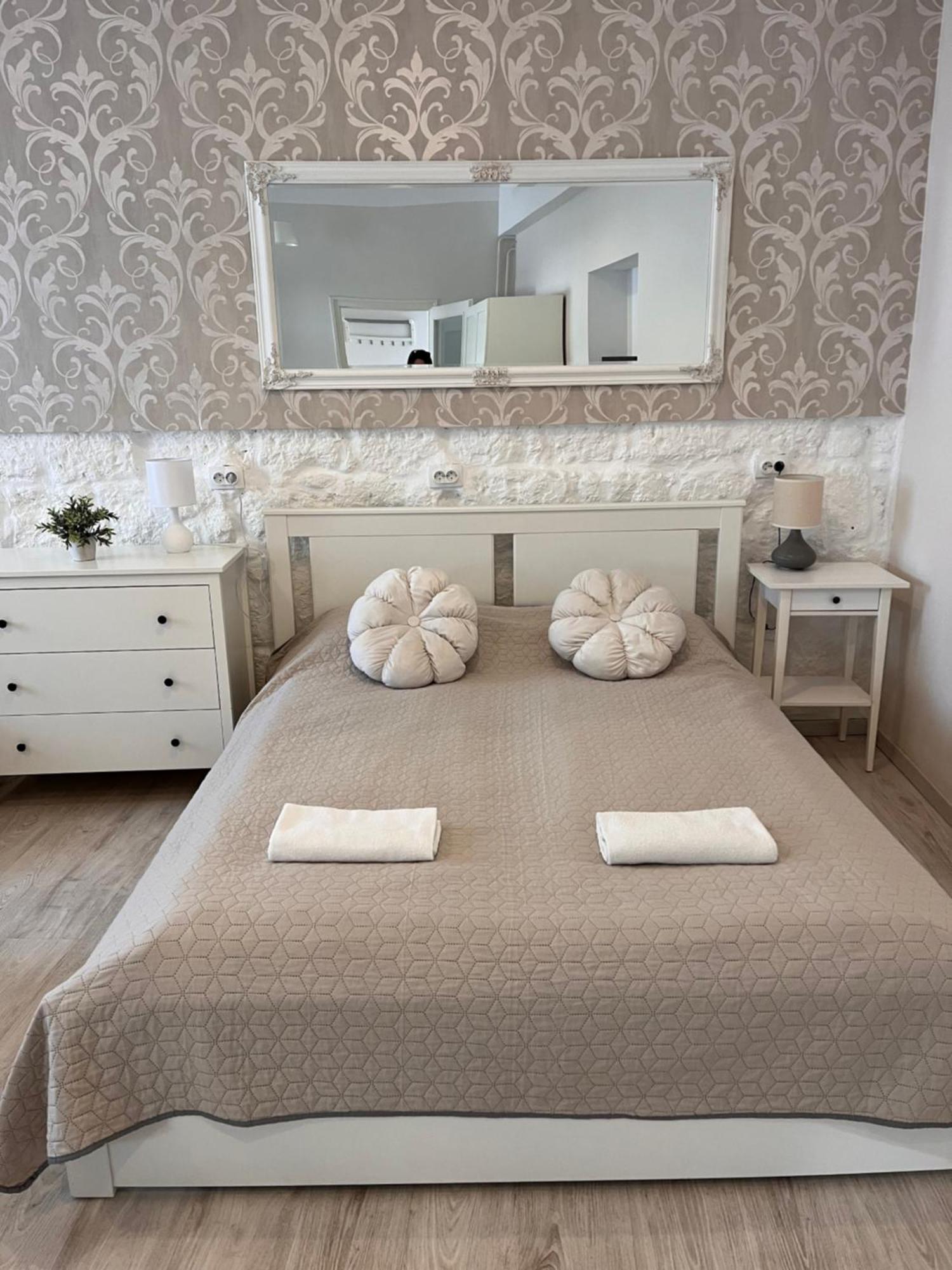 Pacsirta Apartmanhaz Erlau Exterior foto