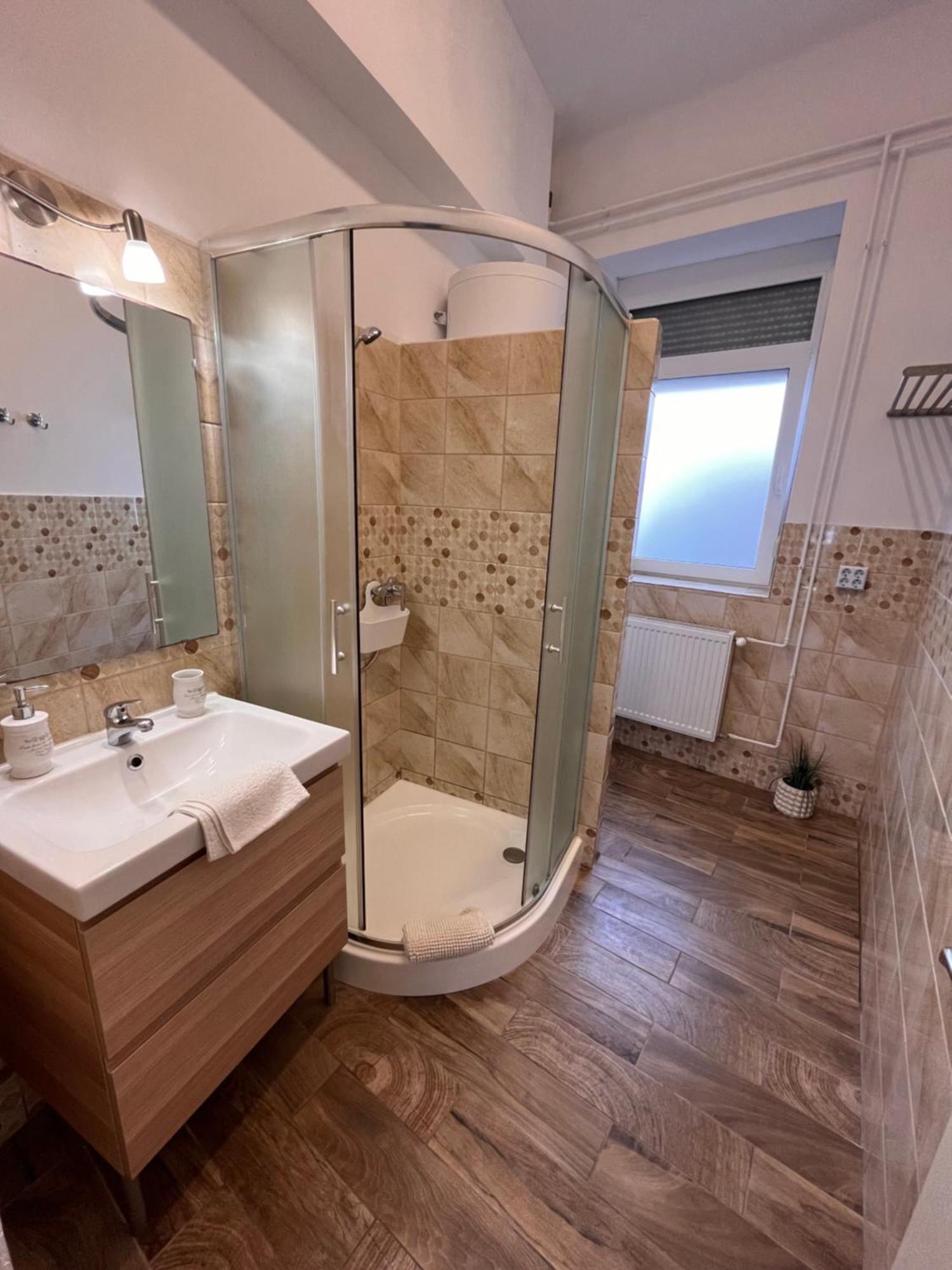 Pacsirta Apartmanhaz Erlau Exterior foto