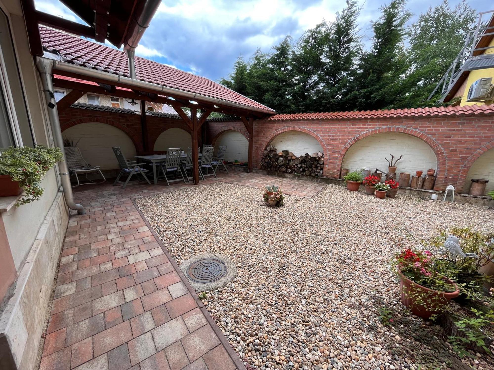 Pacsirta Apartmanhaz Erlau Exterior foto